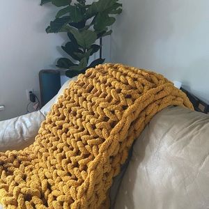 Chunky Chenille Fuzzy Throw blanket
